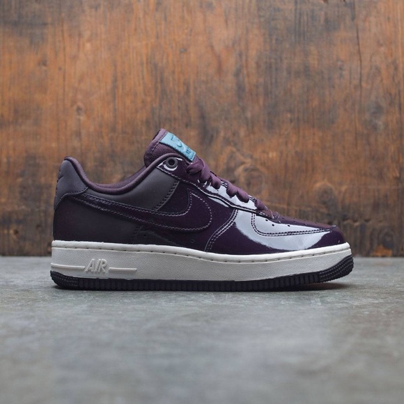 Nike Shoes - NIKE WOMAN AIR FORCES 1